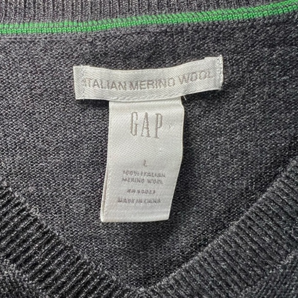 Gap Men's 100% Italian Merino Wool Sweater Charcoal Gray Tight Knit V-Neck Large - Picture 2 of 11